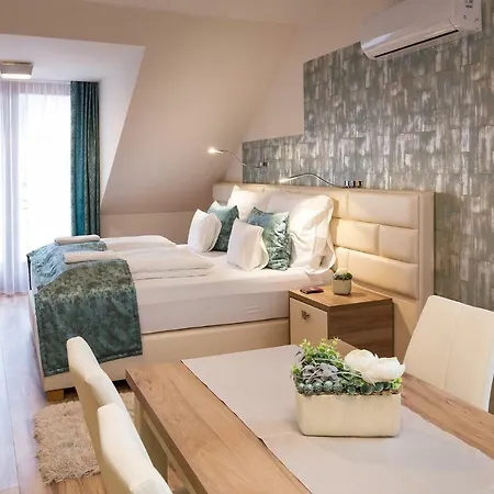 Apartamento Főtér Rezidencia 3 *